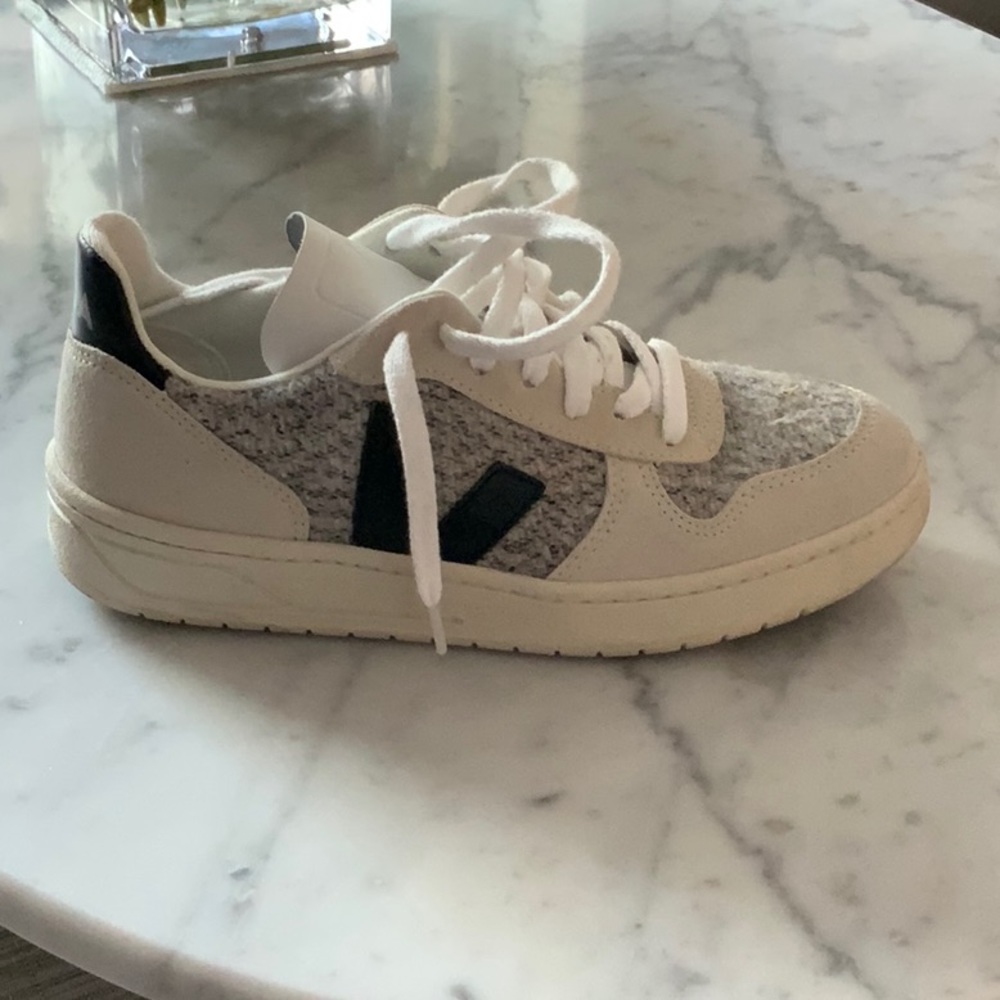 Vera V10 flannel sneakers 37 worn once